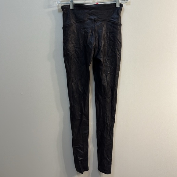 Shiny, faux leather Spanx Full Length Leggings Small Black Rocker Quiet Luxury - Picture 5 of 5